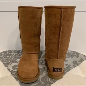 UGG Women’s Classic Tall II Boot - Chestnut Size 5